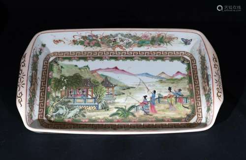 Arte Cinese  A Canton porcelain tray painted with