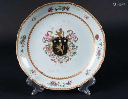 Arte Cinese  A Chinese export Armorial porcelain dish