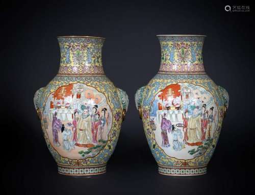 Arte Cinese  A pair of porcelain vases over yellow