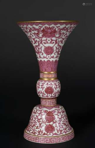 Arte Cinese  A famille rose Bajixiang altar vase with