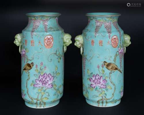 Arte Cinese  A pair of porcelain turquoise vases