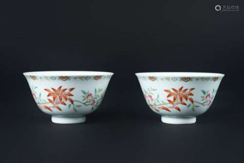 Arte Cinese  A pair of doucai porcelain cups painted