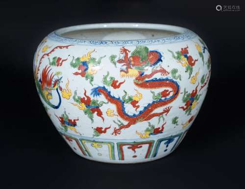 Arte Cinese  A wucai pottery vase painted with dragon