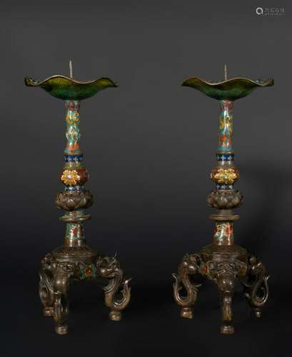 Arte Cinese  A pair of cloisonnÃ© enameled bronze