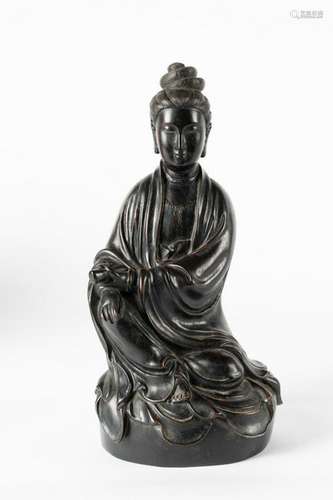 Arte Cinese  A hard wood carved figure of Guanyin