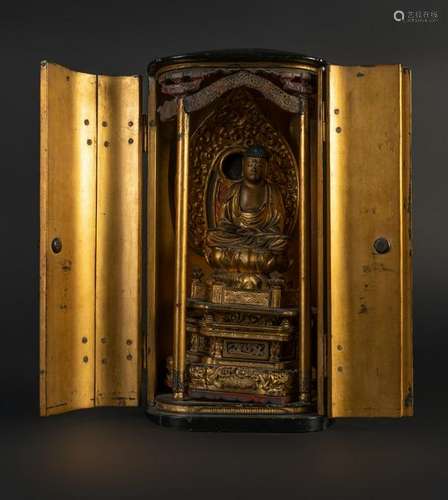 ARTE GIAPPONESE  A gilt lacquered wooden altar figure