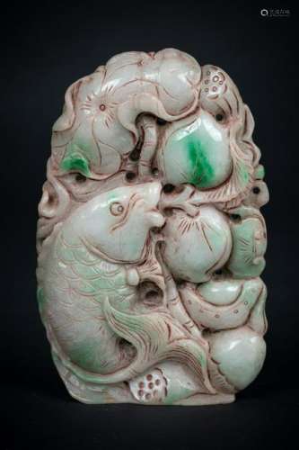 Arte Cinese  An apple green jade carving depicting a
