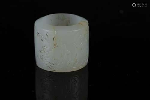 Arte Cinese  A white jade archer ring engraved with