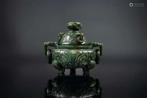 Arte Cinese  A spinach jade tripod censer and cover