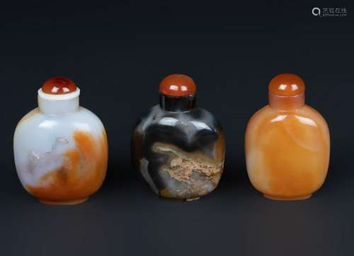 Arte Cinese  Three carnelian snuff bottlesChina, Qing