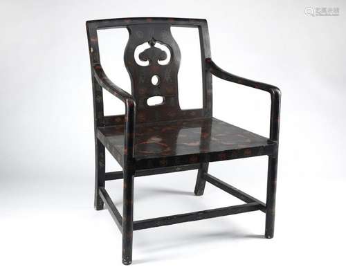 Arte Cinese  A large wooden lacquered chair China, 20th