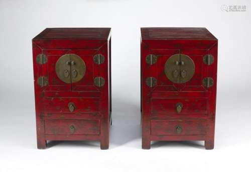 Arte Cinese  A pair of wooden lacquered night tables