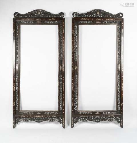 Arte Cinese  A pair of large wooden frames with
