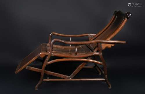 Arte Cinese  A wooden chaise longue China, 19th century