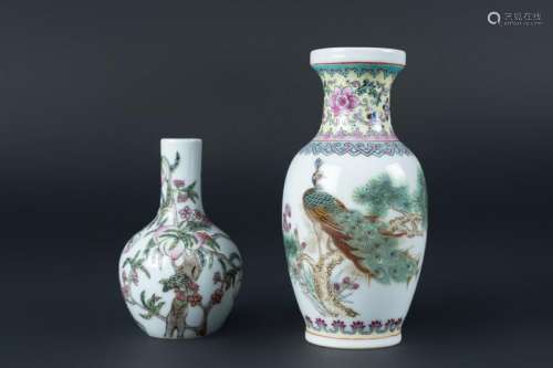 Arte Cinese  Two famille rose porcelain vases China,