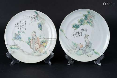 Arte Cinese  A pair of porcelain dishes painted with