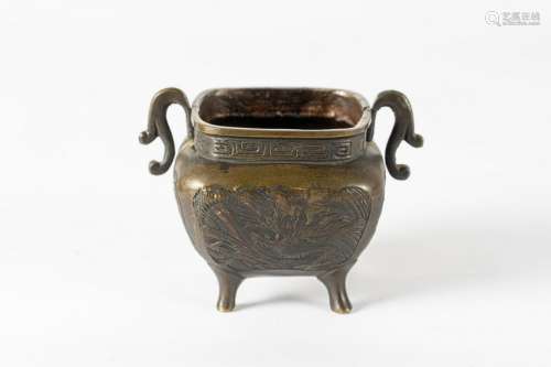 Arte Cinese  A small bronze square censer China, Qing