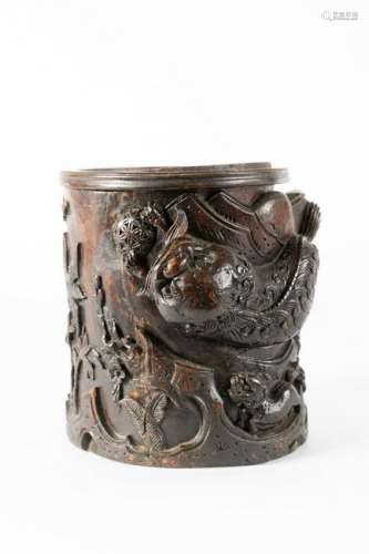 Arte Cinese  A wooden brush holder (bitong) carved with