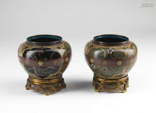 ARTE GIAPPONESE  A pair of cloisonnÃ© vases decorated