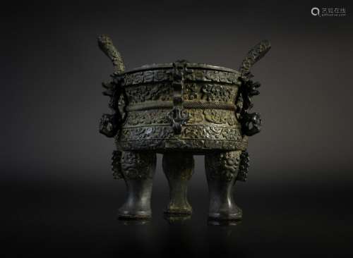 Arte Cinese  An archaic style ding shaped ritual bronze