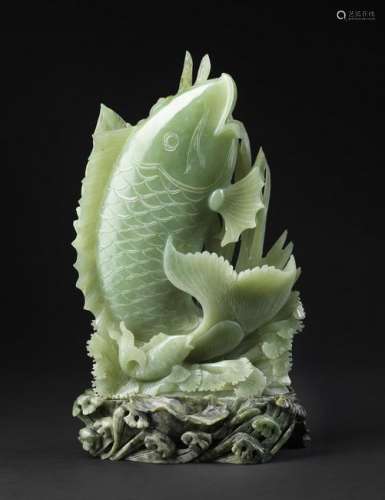 Arte Cinese  A large jade carving depicting a fish