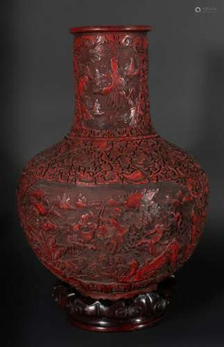 Arte Cinese  A large red lacquer vase carved with