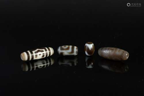 Arte Himalayana  A group of four agate dzi Tibet .