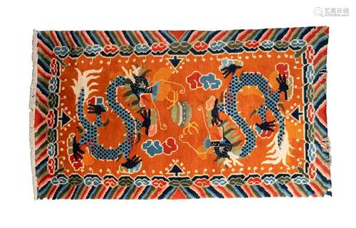 Arte Himalayana  A carpet with dragons Tibet, second