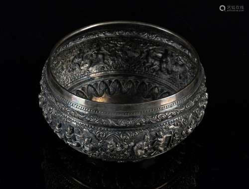 Arte Sud-Est Asiatico  An embossed silver bowl