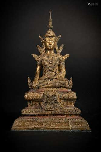 Arte Sud-Est Asiatico  A gilded lacquered Buddha figure