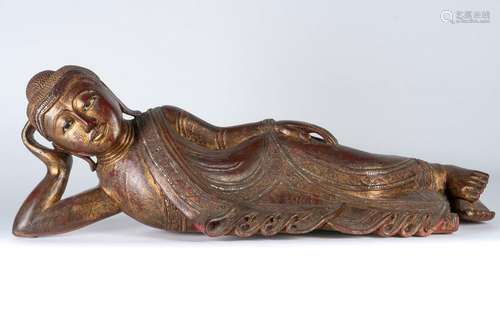 Arte Sud-Est Asiatico  A wooden lacquered figure of