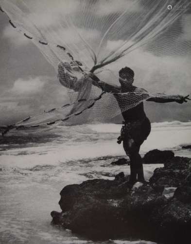 Fritz Henle - Net Thrower In Hawaii