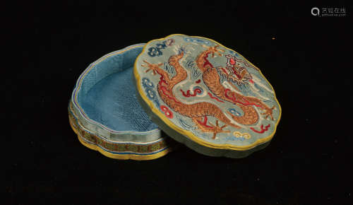清代宫廷内务府制“蟠龙金线图”淡蓝色绫锦宝盒一件。