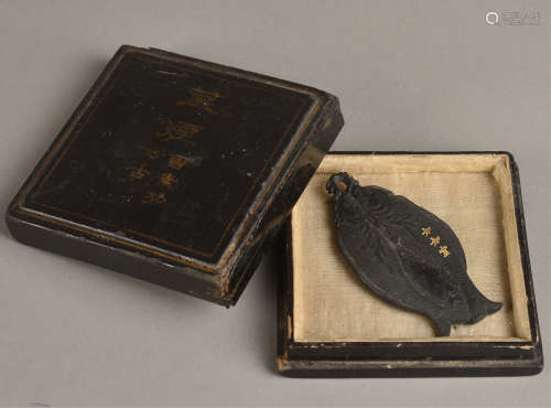 清代宫廷藏墨“藏烟--曹素功锦鲤”御用徽墨一件（带原盒）。