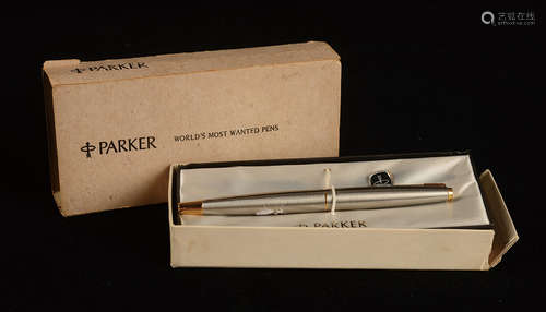 1970年代老帕克（Parker）钢笔礼盒装一件。