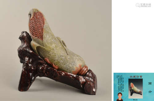 中国当代著名工艺美术大师黄国仁制“寿山石雕玉米”精美摆件一件（带底座、附鉴定证书、精美锦盒）