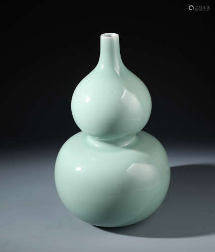 A Fine Chinese Celadon Glazed Double Gourd Vase