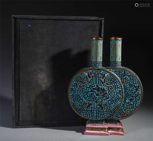 A Chinese Cloisonne Enamelled Vase