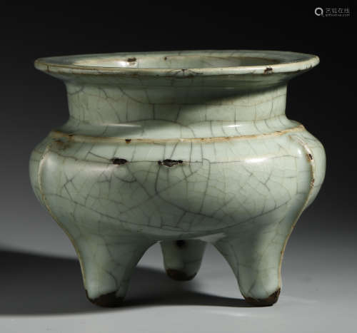 A Chinese Geyao Tripod Censer