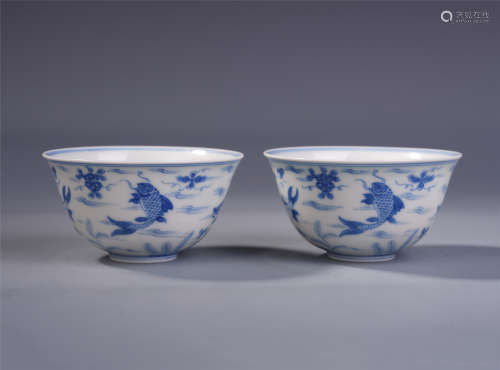 A Pair of Chinese Blue and White Bowls with Grass and Fish Motif