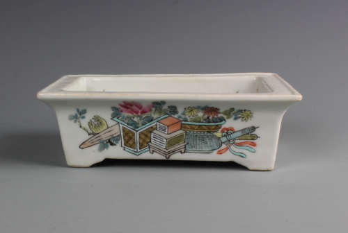 A Chinese Famille Rose Porcelain Planter