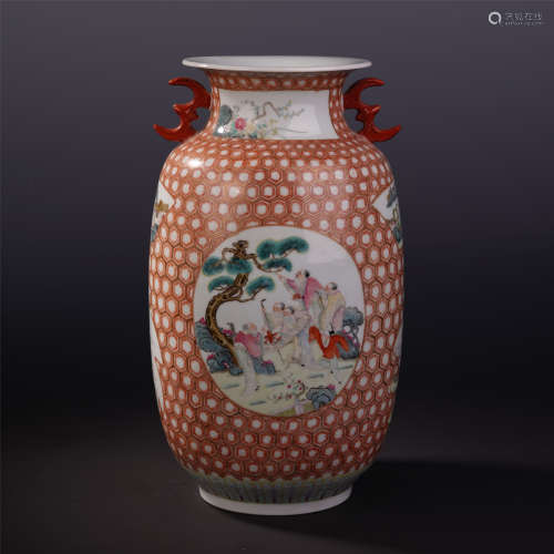 A Chinese Famille Rose Shangping Vase with Figure Motif
