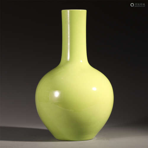 A Chinese Yellow Glazed Vase