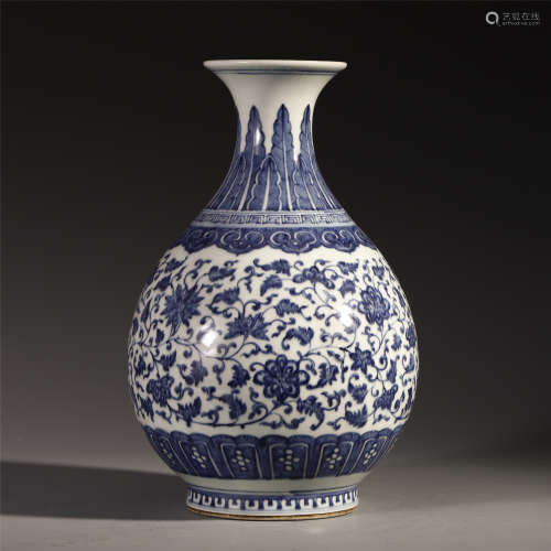 A Chinese Blue and White Garlic-head Vase
