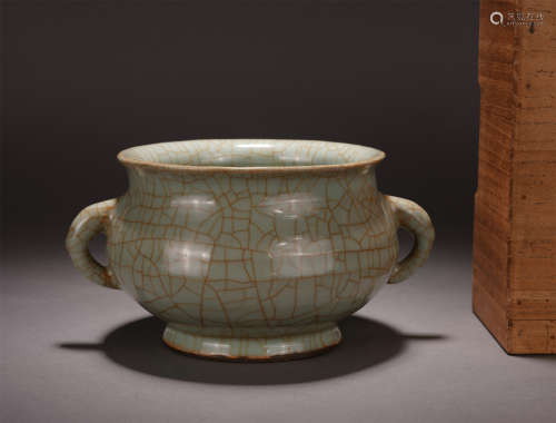 A Chinese Geyao Porcelain Censer with Twin Handle