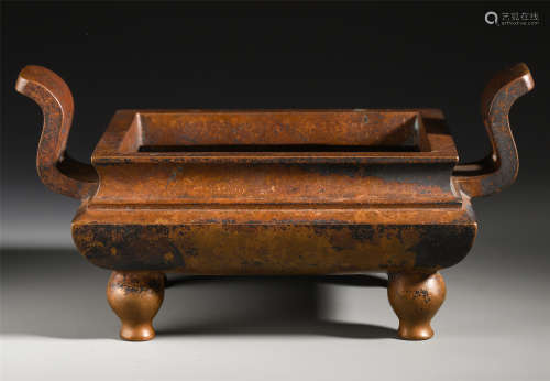 A Chinese Bronze Four-feet Censer with Twin Handle