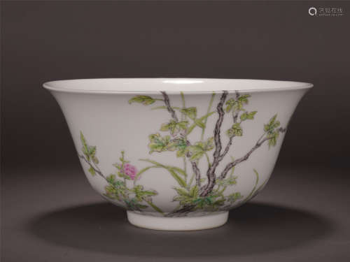 A Chinese Famille Rose Porcelain Cup with Floral Motif