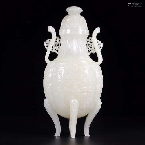 HETIAN JADE BEAST-PATTERN VASE