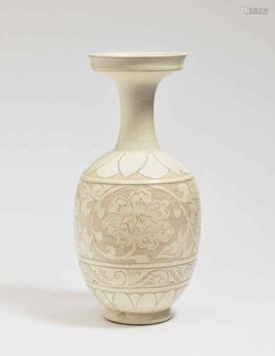 A vaseChina, Yuan style Ceramics. Glazed. Engraved decor. Height 31.5 cm.China, VasesVase China,