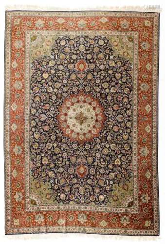 Tapis Tabriz en laine et soie, Iran, 3ème quart du XXe s., à médaillon central [...]